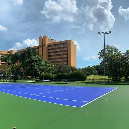 Hotel Transamerica São Paulo Buitenkant foto Tennis Courts