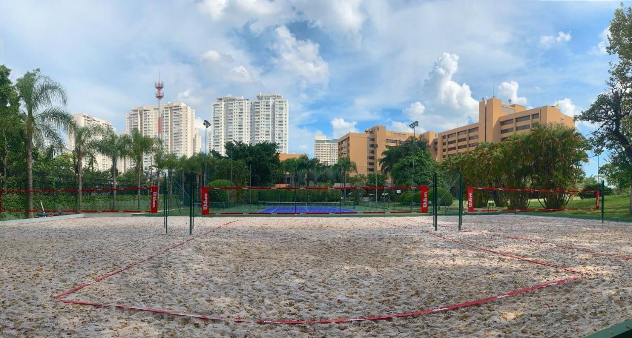 Hotel Transamerica São Paulo Buitenkant foto Tennis courts at the park