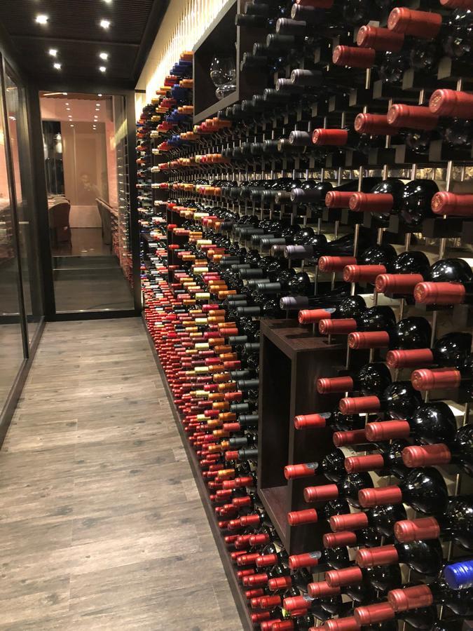 Hotel Transamerica São Paulo Buitenkant foto Wine cellar at the restaurant