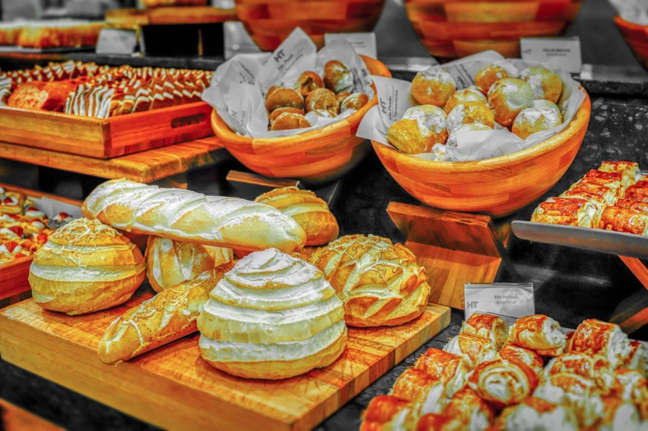 Hotel Transamerica São Paulo Buitenkant foto A selection of pastries