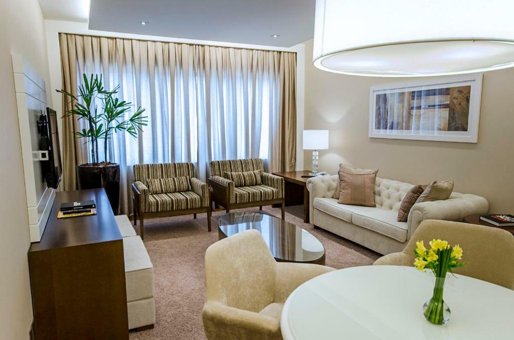 Hotel Transamerica São Paulo Buitenkant foto A living room in a suite at the Ritz-Carlton, Dubai